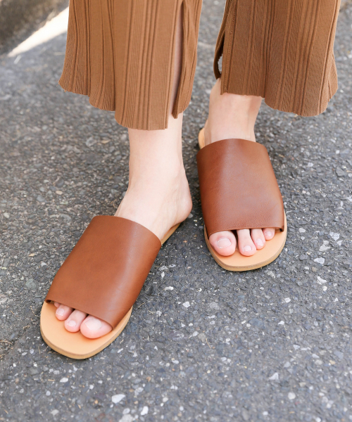 LOWRYS FARM（ローリーズファーム）の「フラットサンダル　841296（サンダル・レディース・ブラック/ブラウン/ベージュ・MEDIUM/LARGE）」の3枚目の写真