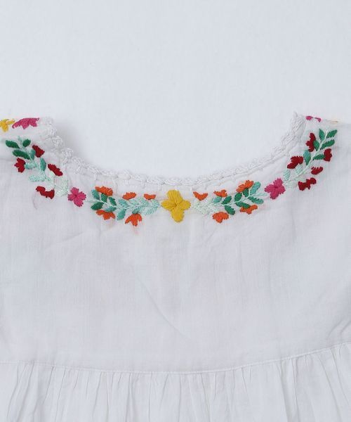 coen（コーエン）の「【KIDS】【Market】フラワー刺繍ノースリーブワンピース（ワンピース・キッズ・ホワイト/ネイビー・LARGE/MEDIUM/SMALL）」の3枚目の写真