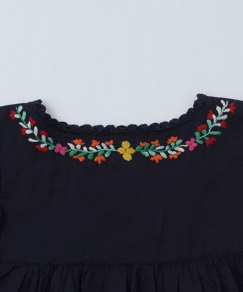 coen（コーエン）の「【KIDS】【Market】フラワー刺繍ノースリーブワンピース（ワンピース・キッズ・ホワイト/ネイビー・LARGE/MEDIUM/SMALL）」の4枚目の写真