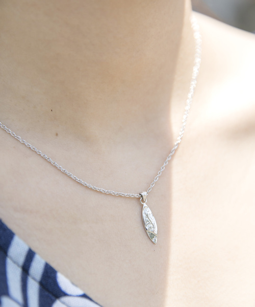 Kahiko（カヒコ）の「【Kahiko】イニシャルハワジュネックレス（ネックレス・レディース・シルバー系その他/ゴールド系その他/シルバー系その他2/シルバー系その他3/シルバー系その他4/シルバー系その他5/シルバー系その他6/ゴールド系その他2/ゴールド系その他3/ゴールド系その他4/ゴールド系その他5/ゴールド系その他6・FREE）」の2枚目の写真