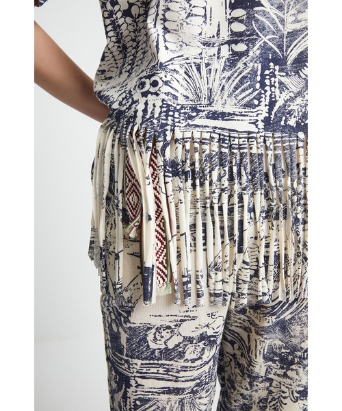 Desigual(デシグアル)の「裾フリンジ付き半袖シャツ(Tシャツ/カットソー・レディース・ホワイト・M/2L/L/S/SS)」の2枚目の写真
