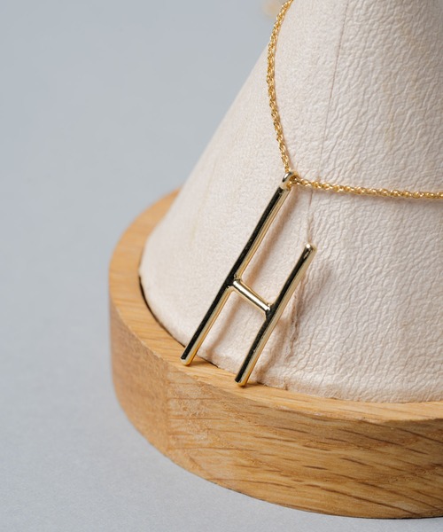 SALON（サロン）の「【 SALON / サロン 】 オリジナル手書き風イニシャルロングネックレス ★（ネックレス・レディース・A/C/E/H/K/N/R/S/T/Y/M・FREE）」の4枚目の写真