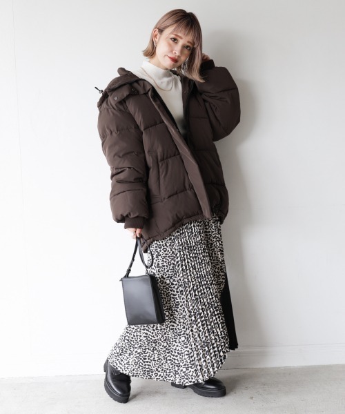 PAGEBOY（ページボーイ）の「【蓄熱効果】Ecoエアコンダウンフードブルゾン（ブルゾン・レディース・ブラック/ダークブラウン/オフホワイト/グレイッシュベージュ・SMALL/MEDIUM）」の13枚目の写真