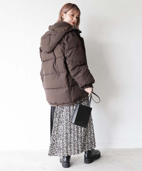 PAGEBOY（ページボーイ）の「【蓄熱効果】Ecoエアコンダウンフードブルゾン（ブルゾン・レディース・ブラック/ダークブラウン/オフホワイト/グレイッシュベージュ・SMALL/MEDIUM）」の14枚目の写真