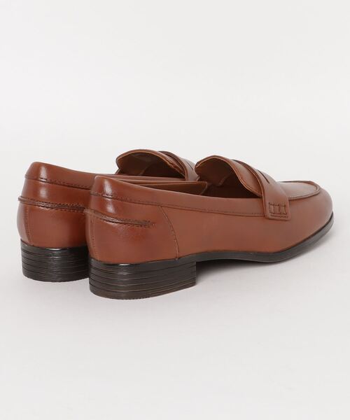 Clarks（クラークス）の「Hamble Loafer / ハンブルローファー (タンレザー)（ローファー・レディース・ブラウン・4.5/6/3/3.5/4/5/5.5）」の2枚目の写真