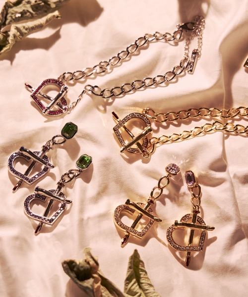 PAMEO POSE（パメオポーズ）の「CROSS FINGERS HEART CHOKER