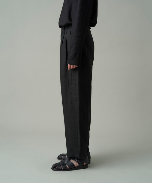 juha（ユハ）の「HERRINGBONE LINEN CROPPED PANTS（その他