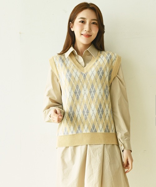 me+em select(ミームセレクト)の「アーガイルナチュラルニットベスト(ベスト・レディース・ベージュ/イエロー/アイボリー/ミント・FREE)」の4枚目の写真
