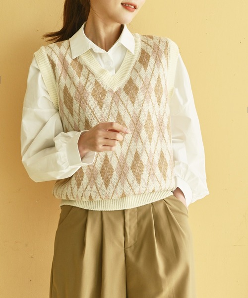 me+em select(ミームセレクト)の「アーガイルナチュラルニットベスト(ベスト・レディース・ベージュ/イエロー/アイボリー/ミント・FREE)」の12枚目の写真