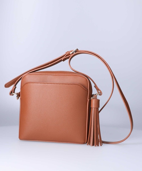 HONEYSUCKLE ROSE（ハニーサックルローズ）の「【HONEYSUCKLE ROSE】タッセルスクエアショルダー（ショルダーバッグ・レディース・ブラウン/ブルー/ブラック・ONE SIZE）」の3枚目の写真