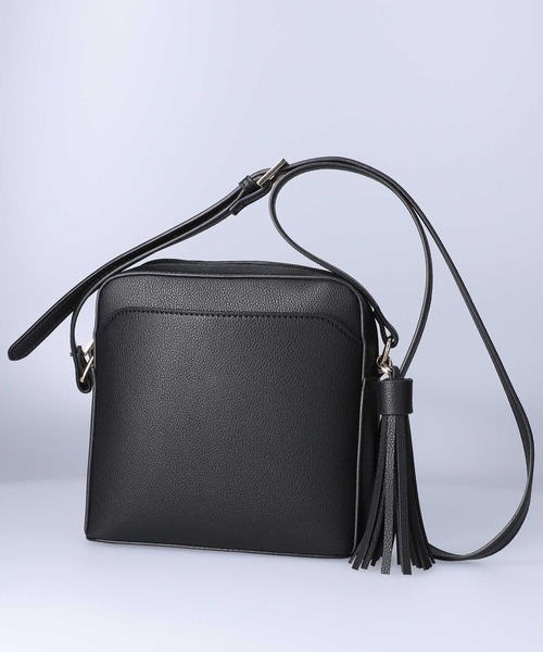 HONEYSUCKLE ROSE（ハニーサックルローズ）の「【HONEYSUCKLE ROSE】タッセルスクエアショルダー（ショルダーバッグ・レディース・ブラウン/ブルー/ブラック・ONE SIZE）」の2枚目の写真