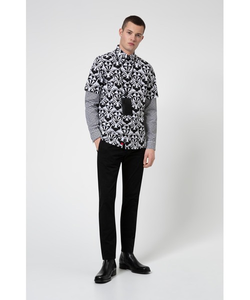HUGO(ヒューゴ)の「オールオーバープリント リラックスフィット シャツ(シャツ/ブラウス・メンズ・ブラック・S/M/L/XL/XS)」の4枚目の写真