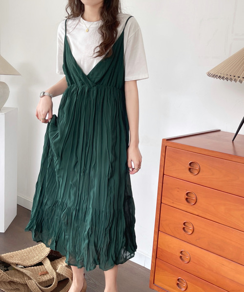 emi+（エミプラス）の「ワッシャーキャミワンピース（ワンピース・レディース・ホワイト/ブラック/ボルドー/ネイビー/グリーン/ベージュ/グレー/カーキ/ブルーグレー/ライトベージュ・FREE）」の8枚目の写真