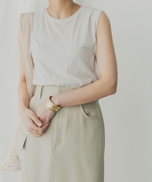 KBF+(ケービーエフプラス)の「KBF+ シアーノースリーブ(Tシャツ/カットソー・レディース・ブラック/グレー系その他/グリーン系その他・ONE)」の2枚目の写真