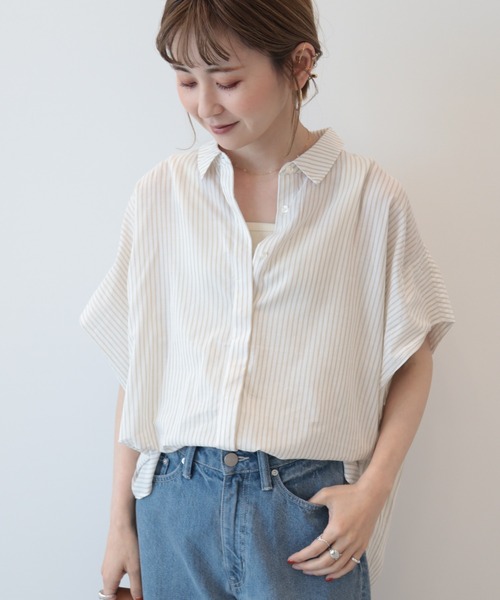 AMERICAN HOLIC（アメリカンホリック）の「ショルダータックボックスシャツ　＊●（シャツ/ブラウス・レディース・ブラック/ベージュ/オフホワイト/ベージュ系その他2/ブルー系その他6・M/L）」の4枚目の写真