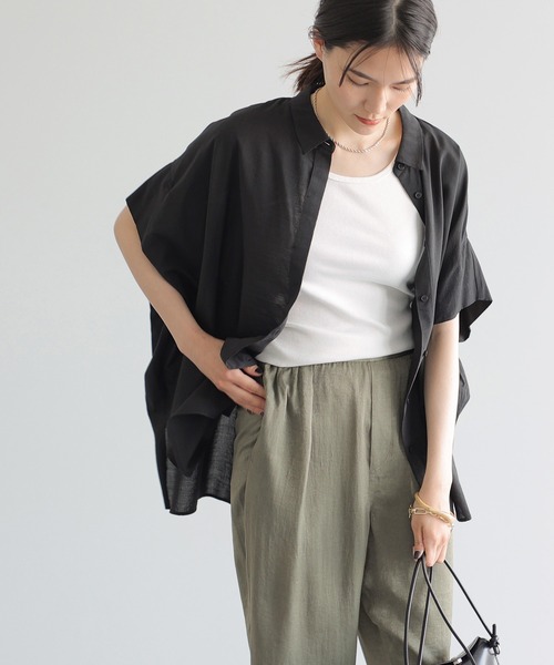 AMERICAN HOLIC（アメリカンホリック）の「ショルダータックボックスシャツ　＊●（シャツ/ブラウス・レディース・ブラック/ベージュ/オフホワイト/ベージュ系その他2/ブルー系その他6・M/L）」の3枚目の写真