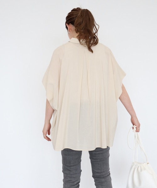 AMERICAN HOLIC（アメリカンホリック）の「ショルダータックボックスシャツ　＊●（シャツ/ブラウス・レディース・ブラック/ベージュ/オフホワイト/ベージュ系その他2/ブルー系その他6・M/L）」の6枚目の写真