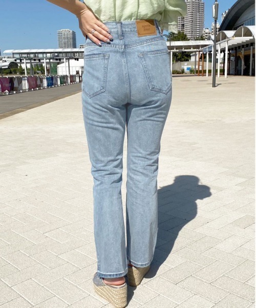 apres jour（アプレジュール）の「フレアーデニムパンツ【ZOZOTOWN限定アイテム】（デニムパンツ・レディース・ライトブルー/ダークブルー/オフホワイト・MEDIUM/SMALL/X-LARGE/LARGE）」の7枚目の写真