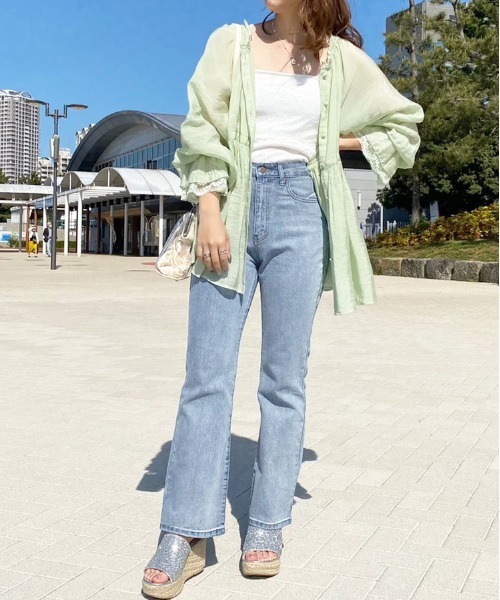 apres jour（アプレジュール）の「フレアーデニムパンツ【ZOZOTOWN限定アイテム】（デニムパンツ・レディース・ライトブルー/ダークブルー/オフホワイト・MEDIUM/SMALL/X-LARGE/LARGE）」の9枚目の写真