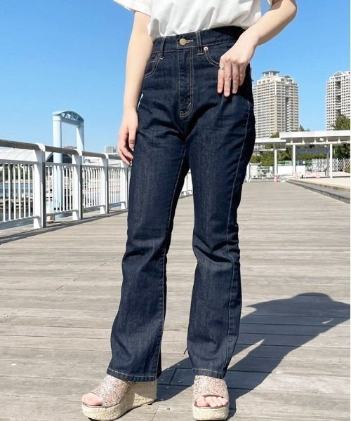 apres jour（アプレジュール）の「フレアーデニムパンツ【ZOZOTOWN限定アイテム】（デニムパンツ・レディース・ライトブルー/ダークブルー/オフホワイト・MEDIUM/SMALL/X-LARGE/LARGE）」の11枚目の写真