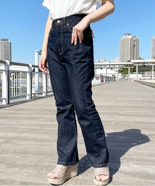 apres jour（アプレジュール）の「フレアーデニムパンツ【ZOZOTOWN限定アイテム】（デニムパンツ・レディース・ライトブルー/ダークブルー/オフホワイト・MEDIUM/SMALL/X-LARGE/LARGE）」の12枚目の写真