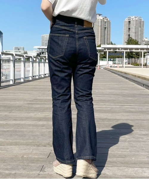 apres jour（アプレジュール）の「フレアーデニムパンツ【ZOZOTOWN限定アイテム】（デニムパンツ・レディース・ライトブルー/ダークブルー/オフホワイト・MEDIUM/SMALL/X-LARGE/LARGE）」の14枚目の写真