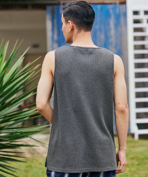 BARK MANHATTAN（バークマンハッタン）の「サーマルオーバーロングワッフルタンクトップ（タンクトップ・メンズ・パープル系その他/チャコール/グリーン系その他/ブルー系その他/ヘザーグレー/アイボリー/カーキ/ネイビー/ベージュ/ブラック・S/M/L）」の15枚目の写真