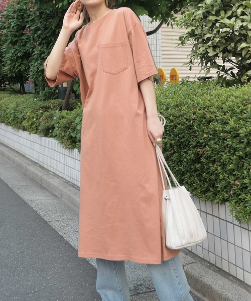 CORNERS（コーナーズ）の「フロントポケット付きTシャツワンピース（ワンピース・レディース・テラコッタ/グレイッシュベージュ/ブラック/オフホワイト・M）」の6枚目の写真