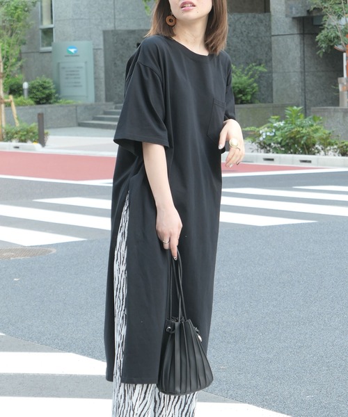 CORNERS（コーナーズ）の「フロントポケット付きTシャツワンピース（ワンピース・レディース・テラコッタ/グレイッシュベージュ/ブラック/オフホワイト・M）」の9枚目の写真