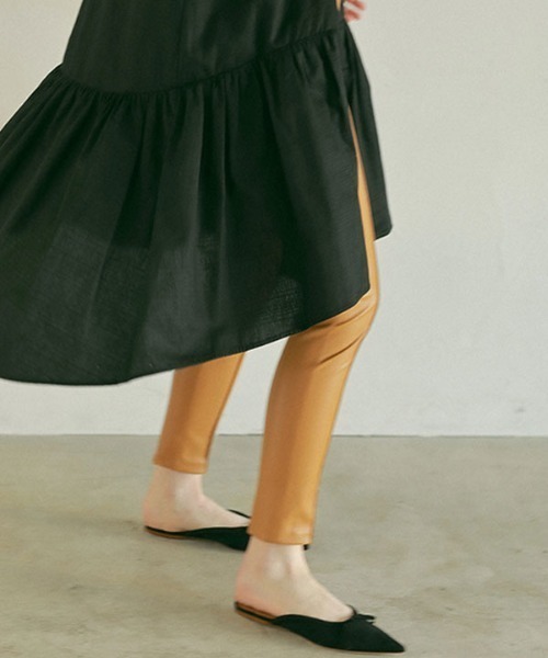 Pippichic(ピッピシック)の「PIPPICHIC Remy MULE(サンダル・レディース・ブラック/ライトベージュ・36/38)」の7枚目の写真