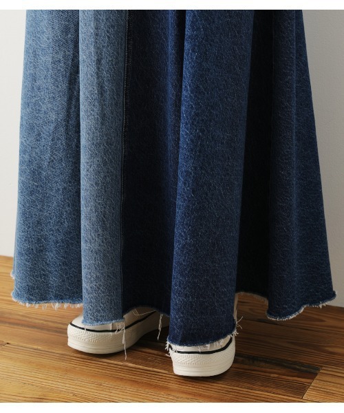 RODEO CROWNS WIDE BOWL（ロデオクラウンズワイドボウル）の「タックデニムマキシスカート（デニムスカート・レディース・ブルー系その他・X-SMALL/MEDIUM/SMALL）」の11枚目の写真