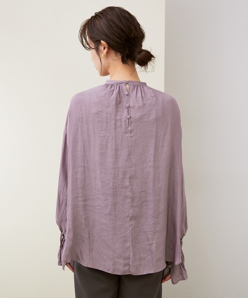 ROPE'（ロペ）の「カッセンサテンピンタックスリーブブラウス（シャツ/ブラウス・レディース・ホワイト/ブラウン系その他/ダークパープル・38）」の4枚目の写真