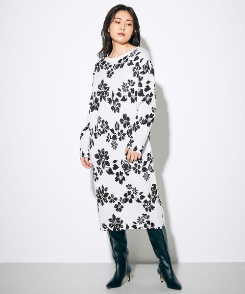 GRACE CONTINENTAL(グレースコンチネンタル)の「マルチフラワーJQニットワンピース(ワンピース・レディース・ブラック/ホワイト・36)」の2枚目の写真