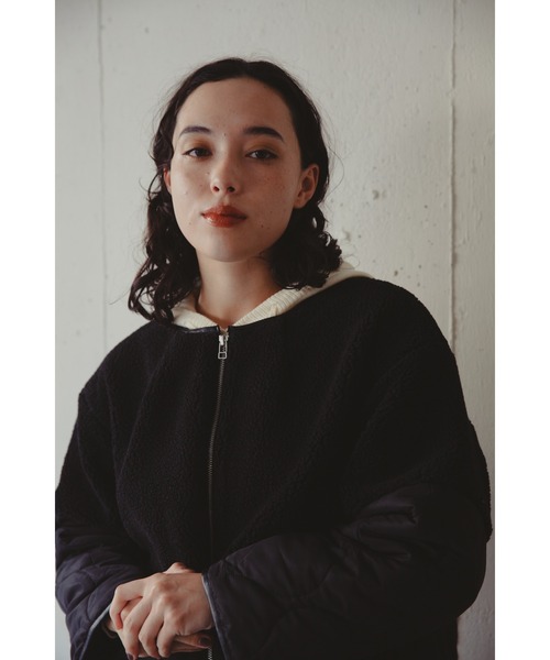 Kari & lili（カウリアンドリィリィ）の「ボアコンビキルトコート（ノーカラーコート・レディース・ブラック/ベージュ・FREE）」の3枚目の写真