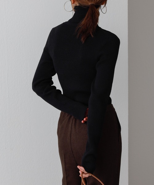 COLONY 2139（コロニートゥーワンスリーナイン）の「ウォッシャブルニット(リブタートル)（ニット/セーター・レディース・チャコールグレー/ブラック/ベージュ/グリーン・FREE）」の9枚目の写真