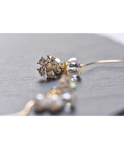 tone（トーン）の「【Astyle】フラワービジューピアス(MA)（ピアス（両耳用）・レディース・ゴールド・FREE）」の5枚目の写真