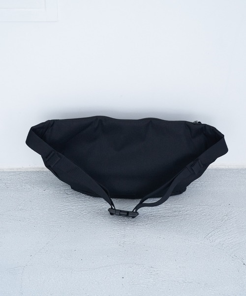 NIKE（ナイキ）の「【NIKE/ナイキ】Tech Hip Pack（ボディバッグ/ウエストポーチ・レディース・ブラック/ホワイト系その他・FREE）」の11枚目の写真