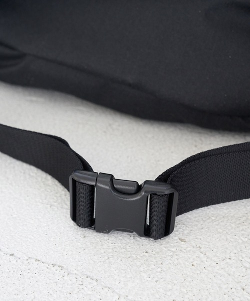 NIKE（ナイキ）の「【NIKE/ナイキ】Tech Hip Pack（ボディバッグ/ウエストポーチ・レディース・ブラック/ホワイト系その他・FREE）」の14枚目の写真