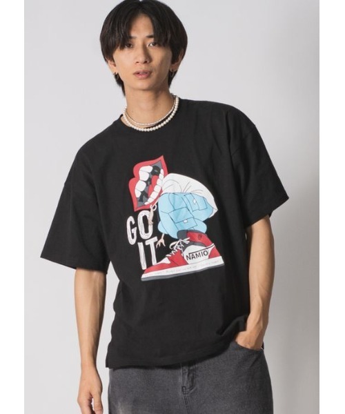 RE730(アールイーセブンサーティー)の「RE730 スニカーをはいたなみおくん(Tシャツ/カットソー・メンズ・ブラック/オフホワイト・MEDIUM/LARGE/X-LARGE)」の2枚目の写真