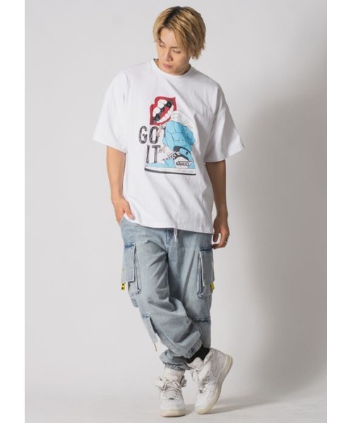 RE730(アールイーセブンサーティー)の「RE730 スニカーをはいたなみおくん(Tシャツ/カットソー・メンズ・ブラック/オフホワイト・MEDIUM/LARGE/X-LARGE)」の5枚目の写真