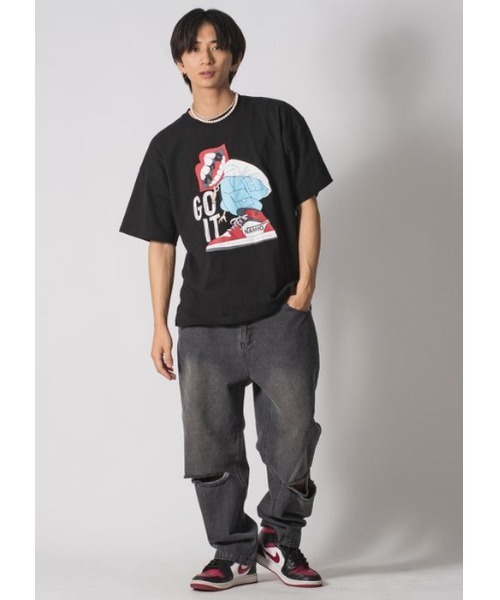 RE730(アールイーセブンサーティー)の「RE730 スニカーをはいたなみおくん(Tシャツ/カットソー・メンズ・ブラック/オフホワイト・MEDIUM/LARGE/X-LARGE)」の10枚目の写真