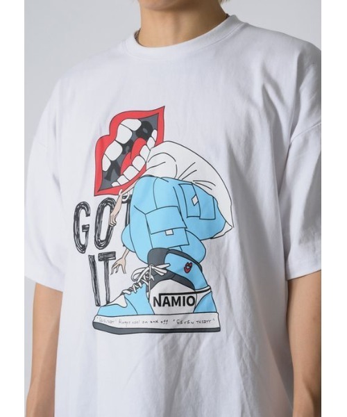 RE730(アールイーセブンサーティー)の「RE730 スニカーをはいたなみおくん(Tシャツ/カットソー・メンズ・ブラック/オフホワイト・MEDIUM/LARGE/X-LARGE)」の15枚目の写真