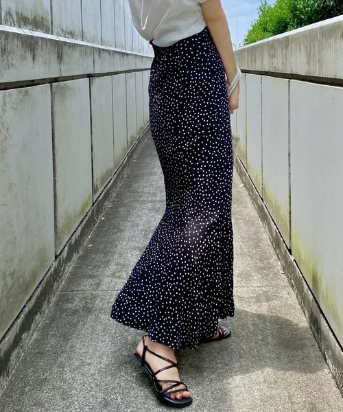 LAUIR（ラウアー）の「総柄スリットマーメイドスカート（スカート・レディース・ホワイト/ブラック/ラベンダー/ブルー/ベージュ/ブラック系その他・SMALL/MEDIUM/LARGE/X-LARGE）」の8枚目の写真