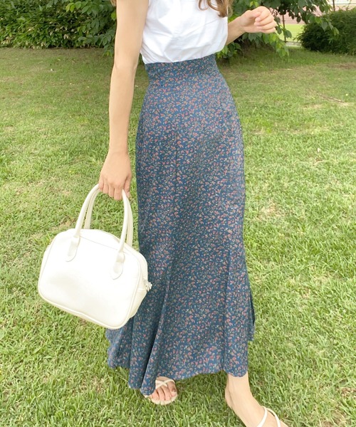 LAUIR（ラウアー）の「総柄スリットマーメイドスカート（スカート・レディース・ホワイト/ブラック/ラベンダー/ブルー/ベージュ/ブラック系その他・SMALL/MEDIUM/LARGE/X-LARGE）」の14枚目の写真