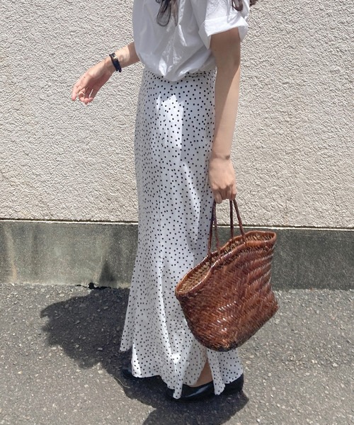 LAUIR（ラウアー）の「総柄スリットマーメイドスカート（スカート・レディース・ホワイト/ブラック/ラベンダー/ブルー/ベージュ/ブラック系その他・SMALL/MEDIUM/LARGE/X-LARGE）」の17枚目の写真