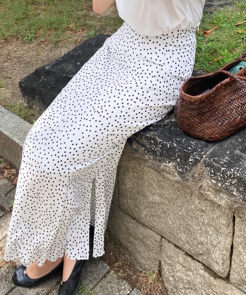 LAUIR（ラウアー）の「総柄スリットマーメイドスカート（スカート・レディース・ホワイト/ブラック/ラベンダー/ブルー/ベージュ/ブラック系その他・SMALL/MEDIUM/LARGE/X-LARGE）」の16枚目の写真