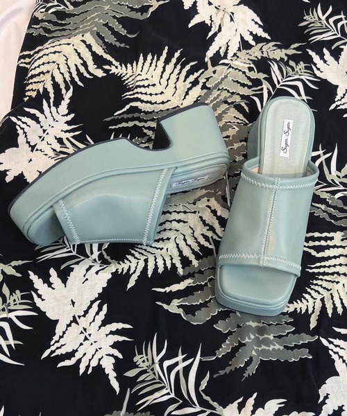 Sugar Sugar（シュガーシュガー）の「【SUGAR SUGAR シュガーシュガー】スクエアトゥバルキーヒールサンダル（サンダル・レディース・ブラック/イエロー/アイボリー/グリーン・S/M/L/LL）」の4枚目の写真