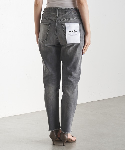 Healthy denim（ヘルシーデニム）の「Healthy DENIM/裾カットオフテーパードデニム（デニムパンツ・レディース・グレー・25/24/23）」の17枚目の写真