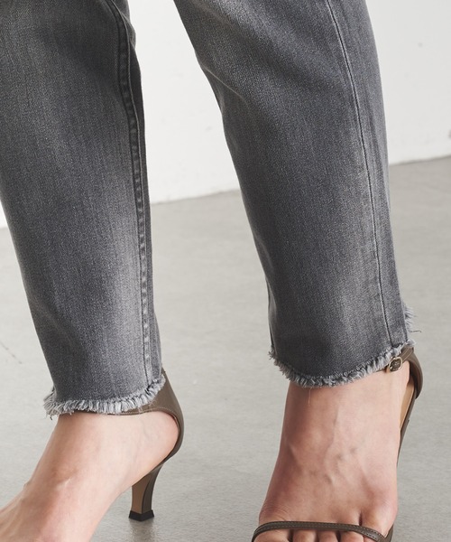 Healthy denim（ヘルシーデニム）の「Healthy DENIM/裾カットオフテーパードデニム（デニムパンツ・レディース・グレー・25/24/23）」の22枚目の写真