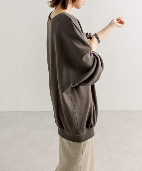 COLLAGE GALLARDAGALANTE(コラージュガリャルダガランテ)の「【OT】前後2WAY/オーバーサイズロゴスウェット(スウェット・レディース・チャコールグレー/グリーン/アイボリー・FREE)」の21枚目の写真